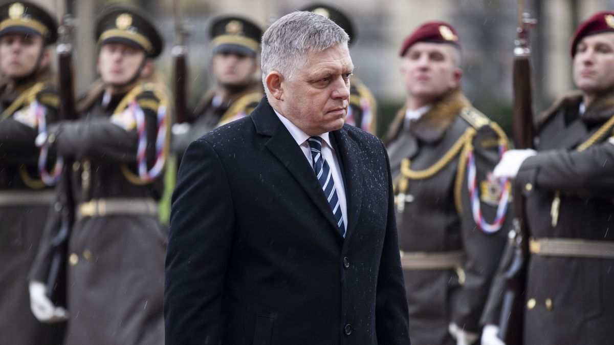 Fico a dva místopředsedové slovenské sněmovny se poklonili u Husákova hrobu